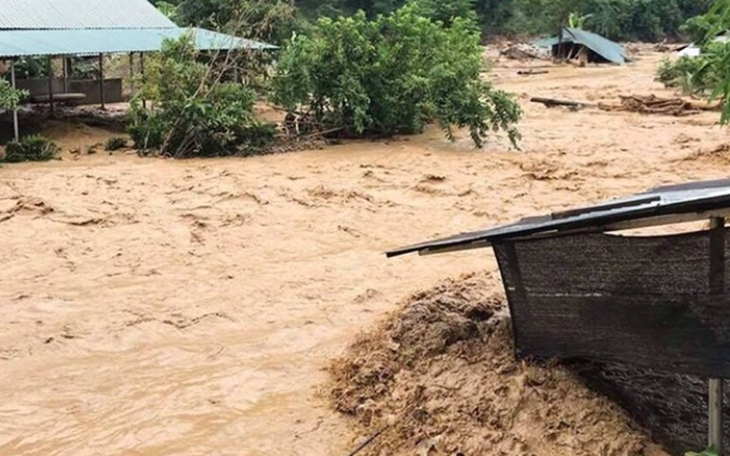 Phát sinh thêm nhiều điểm có nguy cơ lũ quét, sạt lở đất ở miền Trung