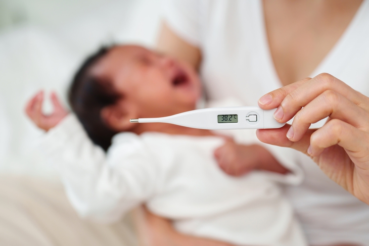 Cúm mùa dễ lây cho trẻ, mối nguy cha mẹ cần biết- Ảnh 2.