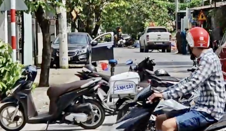 Phát hiện thi thể cô gái trong cốp ô tô đậu ven đường ở TPHCM- Ảnh 1.