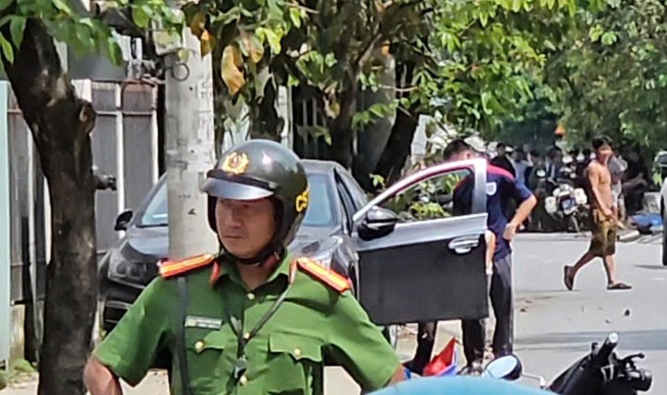 Xác định được thân nhân thi thể cô gái trong xe ô tô đậu ven đường tại TPHCM- Ảnh 1. Xác định được thân nhân thi thể cô gái trong xe ô tô đậu ven đường tại TPHCM- Ảnh 1.