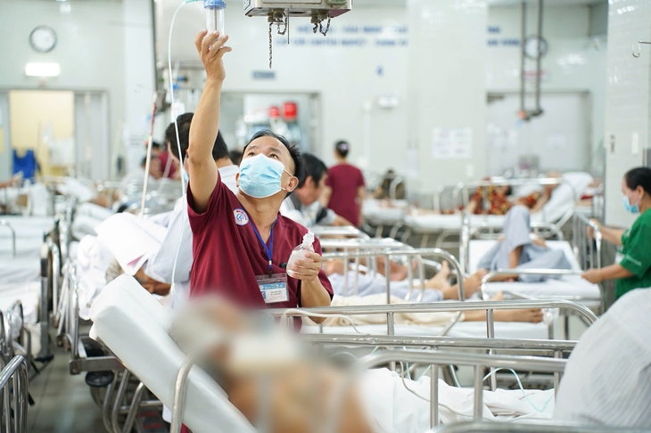 BV Chợ Rẫy chia sẻ mô hình bảo vệ nhân viên y tế: Thay đổi nhỏ, hiệu quả lớn- Ảnh 2.