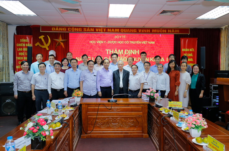 Hoàn thiện cơ chế, chính sách đào tạo nguồn nhân lực y học cổ truyền chuyên sâu, chất lượng cao- Ảnh 1. Hoàn thiện cơ chế, chính sách đào tạo nguồn nhân lực y học cổ truyền chuyên sâu, chất lượng cao- Ảnh 1.