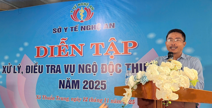 Diễn tập xử trí tình huống đám cưới ở Nghệ An có hơn 100 người tham dự xảy ra ngộ độc thực phẩm- Ảnh 6. Diễn tập xử trí tình huống đám cưới ở Nghệ An có hơn 100 người tham dự xảy ra ngộ độc thực phẩm- Ảnh 6.