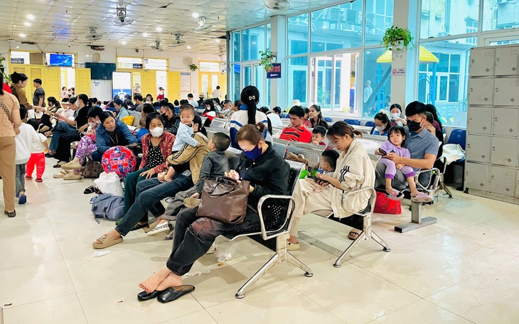 Cúm A tăng nhanh thời điểm giao mùa: Nhiều trẻ nhập viện, bác sĩ cảnh báo nguy cơ biến chứng nặng