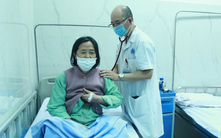 Nhiều người cao tuổi còn chủ quan với virus hợp bào hô hấp- Ảnh 1.