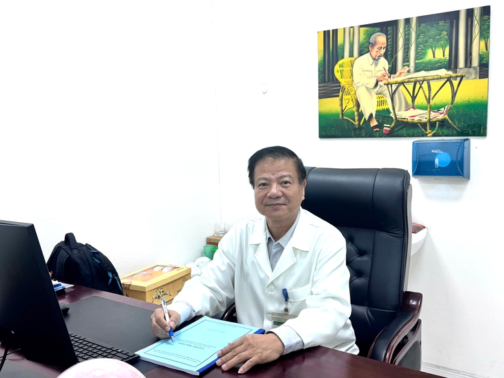 Phó Chủ tịch Tổng hội Y học Việt Nam: 'Nghề y là nghiệp hi sinh, nhưng hi sinh không có nghĩa là bỏ mặc'- Ảnh 2.