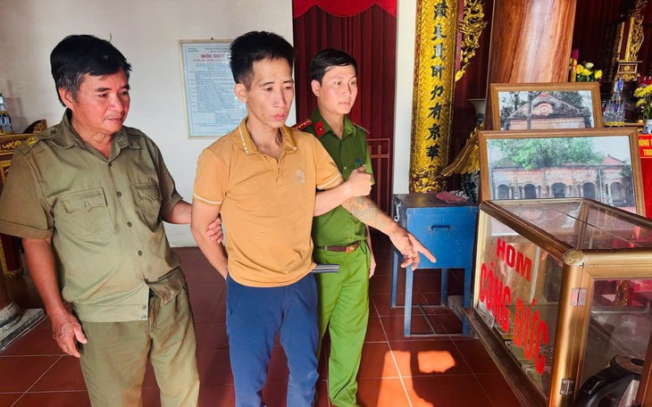 Đưa tàu sang nước ngoài khai thác hải sản trái phép, 2 cha con lãnh 12 năm tù- Ảnh 2.