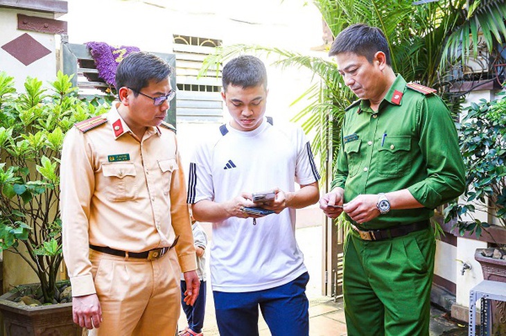 Hơn 30.000 dữ liệu phương tiện và GPLX được người dân gửi lên ứng dụng iHanoi sau 2 ngày triển khai- Ảnh 5. Hơn 30.000 dữ liệu phương tiện và GPLX được người dân gửi lên ứng dụng iHanoi sau 2 ngày triển khai- Ảnh 5.