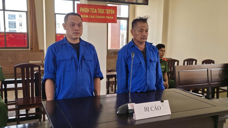 Đưa tàu sang nước ngoài khai thác hải sản trái phép, 2 cha con lãnh 12 năm tù- Ảnh 1.