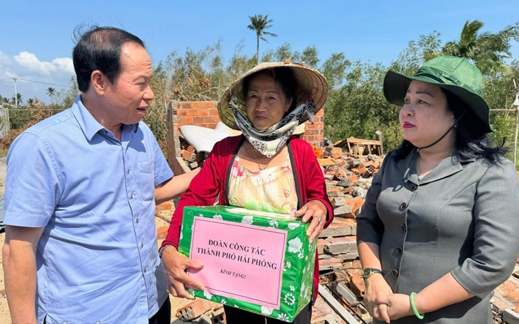 Hải Phòng hỗ trợ người dân Đắc Lắk, Gia Lai khắc phục hậu quả bão số 13