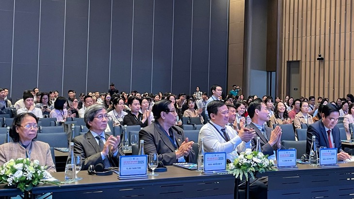 Hội Nhi khoa Đồng bằng sông Hồng 2025 nâng cao chất lượng chăm sóc sức khỏe trẻ em- Ảnh 1.