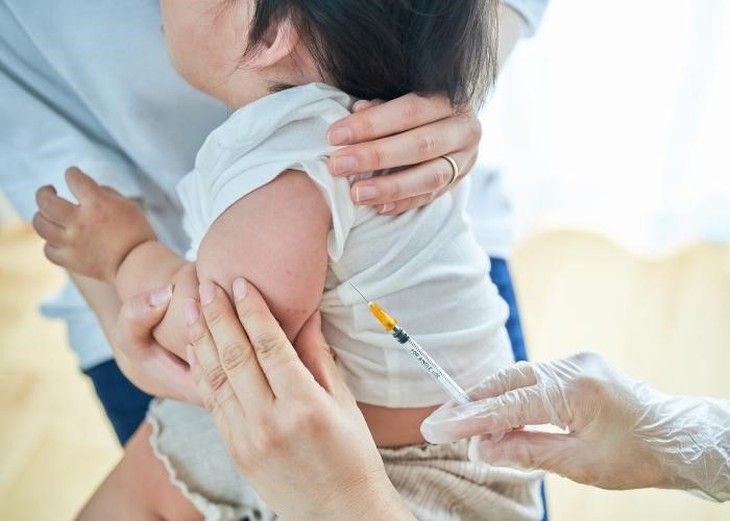 Nhà thuốc Bảo Châu chia sẻ cách phòng bệnh mùa lạnh cho trẻ- Ảnh 2.