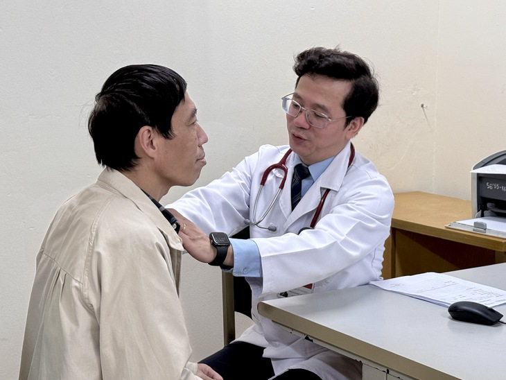 Chuyên gia Bệnh viện Bạch Mai: Khó thở, ho mãn tính đừng chủ quan, hãy nghĩ đến COPD- Ảnh 1. Chuyên gia Bệnh viện Bạch Mai: Khó thở, ho mãn tính đừng chủ quan, hãy nghĩ đến COPD- Ảnh 1.