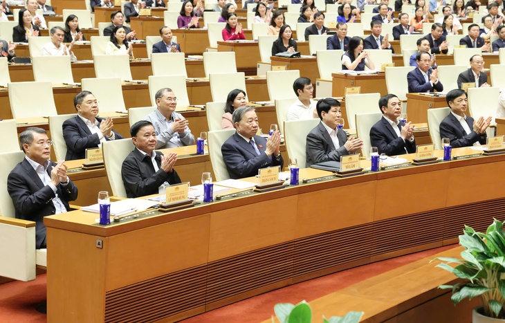 8 nhiệm vụ Bộ Chính trị yêu cầu để cuộc bầu cử ĐBQH khóa XVI và đại biểu HĐND đạt kết quả cao- Ảnh 1.