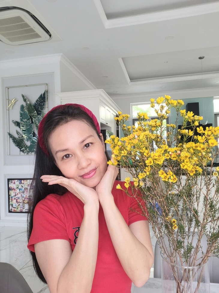 Từng òa khóc khi chia sẻ về biến cố bệnh tật, 'Nữ hoàng dân ca' Việt hiện sống ra sao?- Ảnh 5.
