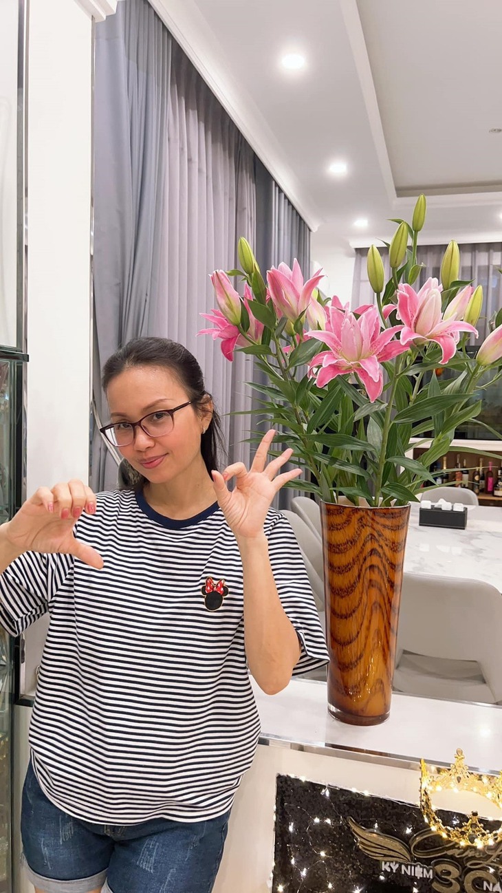 Từng òa khóc khi chia sẻ về biến cố bệnh tật, 'Nữ hoàng dân ca' Việt hiện sống ra sao?- Ảnh 9.