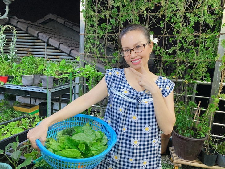 Từng òa khóc khi chia sẻ về biến cố bệnh tật, 'Nữ hoàng dân ca' Việt hiện sống ra sao?- Ảnh 15.