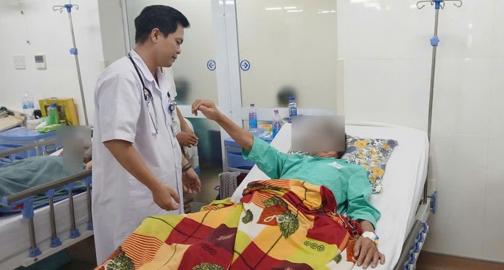 Nhiều người ở Khánh Hòa bị đột quỵ không phải chuyển đi xa- Ảnh 1.