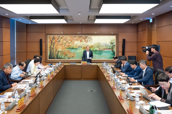 Đề xuất sử dụng sách giáo khoa điện tử từ năm 2030- Ảnh 3. Đề xuất sử dụng sách giáo khoa điện tử từ năm 2030- Ảnh 3.
