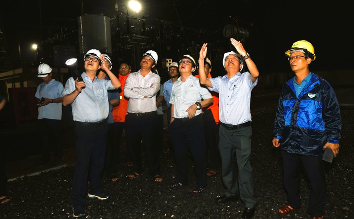 Lãnh đạo cùng nhiều cán bộ công nhân viên EVNNPT trắng đêm trực ứng phó với bão số 10- Ảnh 3.