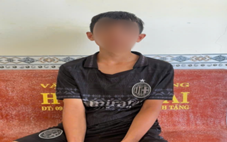 Thiếu niên 14 tuổi dùng hung khí dọa đánh bố dượng