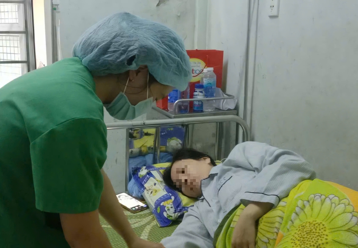 Thông tin mới nhất vụ nhiều công nhân ở Huế nhập viện, nghi ngộ độc thực phẩm- Ảnh 1.