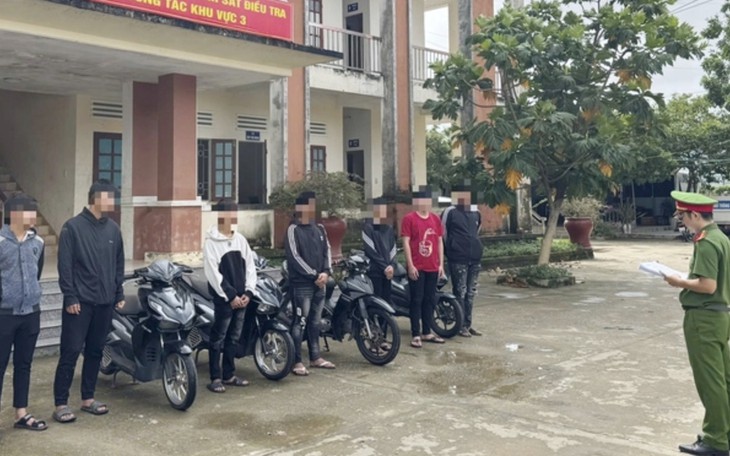Bắt đối tượng truy nã tại sân bay Nội Bài - Ảnh 2.
