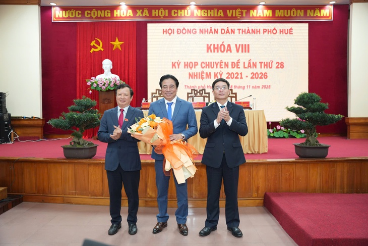 Huế có tân Chủ tịch và Phó Chủ tịch UBND thành phố- Ảnh 1.