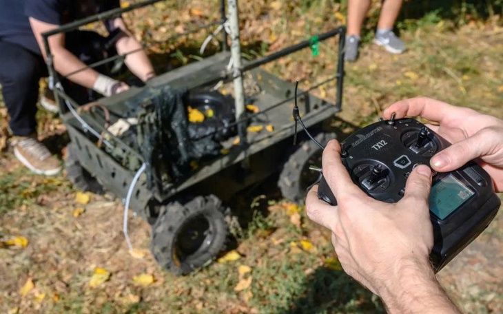Robot mặt đất Ukraine xuất hiện dày đặc nhưng vẫn bị UAV áp đảo trên chiến trường- Ảnh 2.