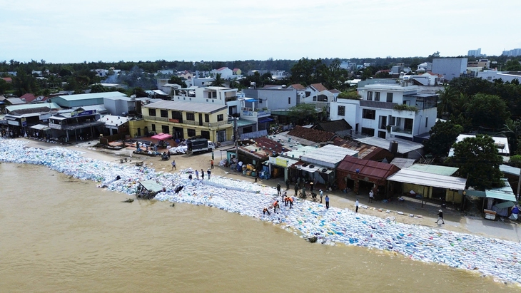 Đội mưa, xuyên đêm cứu kè An Lương trước nguy cơ tái sạt lở dữ dội- Ảnh 13. Đội mưa, xuyên đêm cứu kè An Lương trước nguy cơ tái sạt lở dữ dội- Ảnh 13.