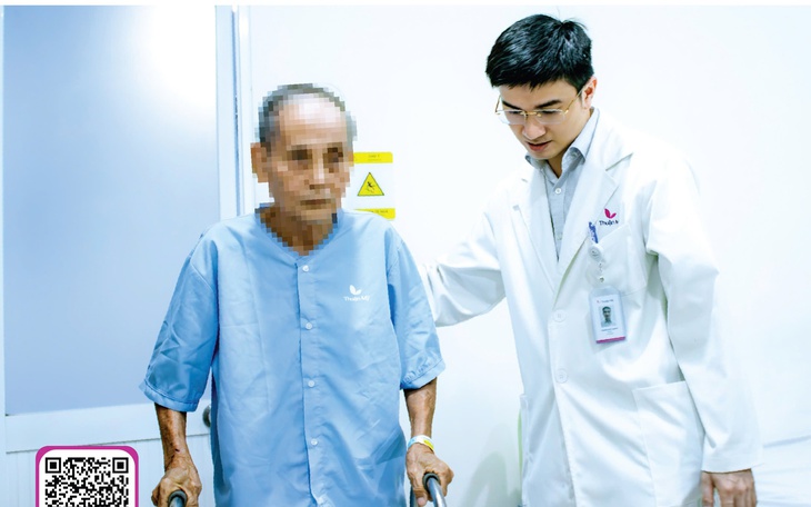 Cụ bà 104 tuổi gãy xương đùi sau cú ngã tại nhà, hồi sinh vận động nhờ ca mổ thay khớp háng- Ảnh 3.
