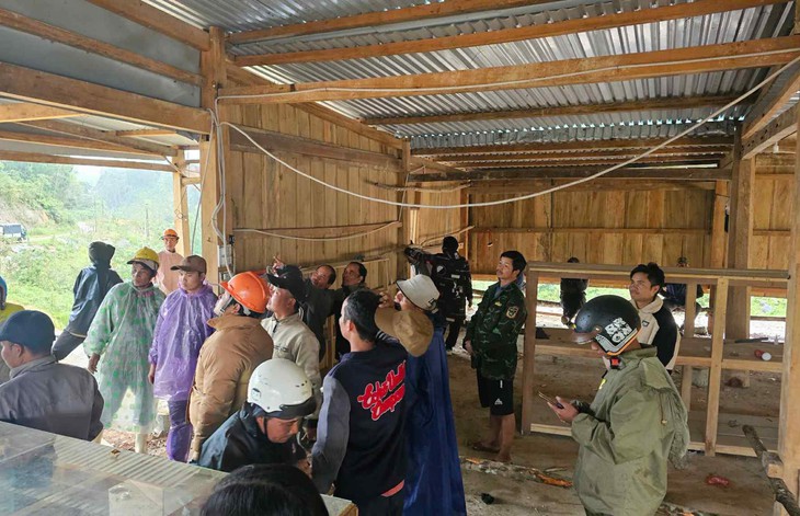 Núi phát ra tiếng nổ lớn, lực lượng tìm kiếm 3 người mất tích phải tạm dừng- Ảnh 7.