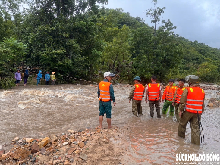 Mưa lũ ở Khánh Hoà gây thiệt hại hơn 370 tỷ đồng, nhiều công trình hư hỏng nặng- Ảnh 3. Mưa lũ ở Khánh Hoà gây thiệt hại hơn 370 tỷ đồng, nhiều công trình hư hỏng nặng- Ảnh 3.