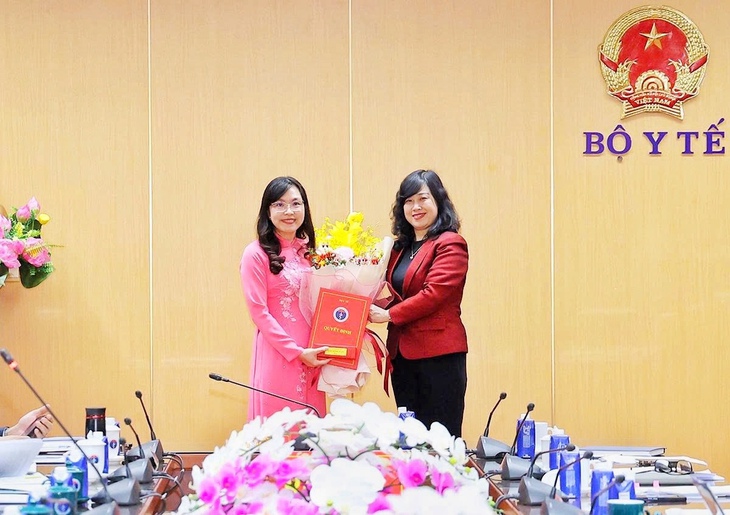 Bộ trưởng Bộ Y tế trao quyết định điều động, bổ nhiệm, bổ nhiệm lại lãnh đạo nhiều đơn vị- Ảnh 1. Bộ trưởng Bộ Y tế trao quyết định điều động, bổ nhiệm, bổ nhiệm lại lãnh đạo nhiều đơn vị- Ảnh 1.