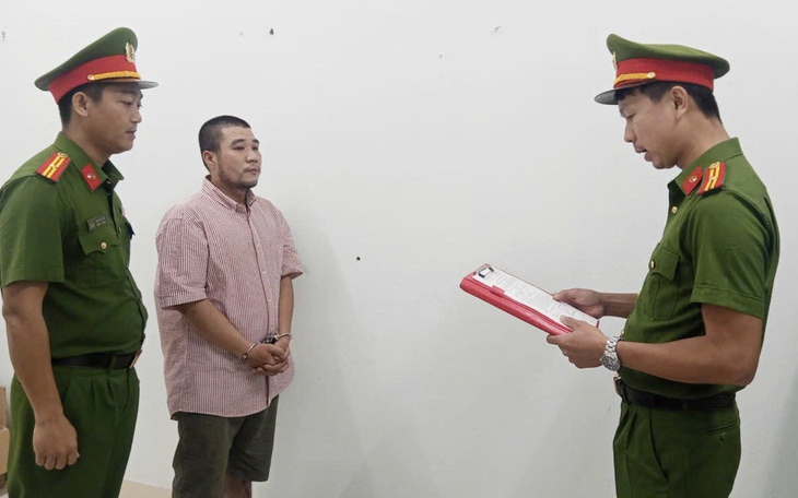 Truy nã đối tượng tổ chức cho người khác trốn ra nước ngoài - Ảnh 2.