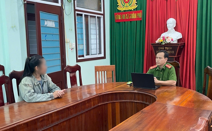Thực hư thông tin 'cụ bà 73 tuổi mấy ngày không ăn uống trong mùa lụt'- Ảnh 1. Thực hư thông tin 'cụ bà 73 tuổi mấy ngày không ăn uống trong mùa lụt'- Ảnh 1.