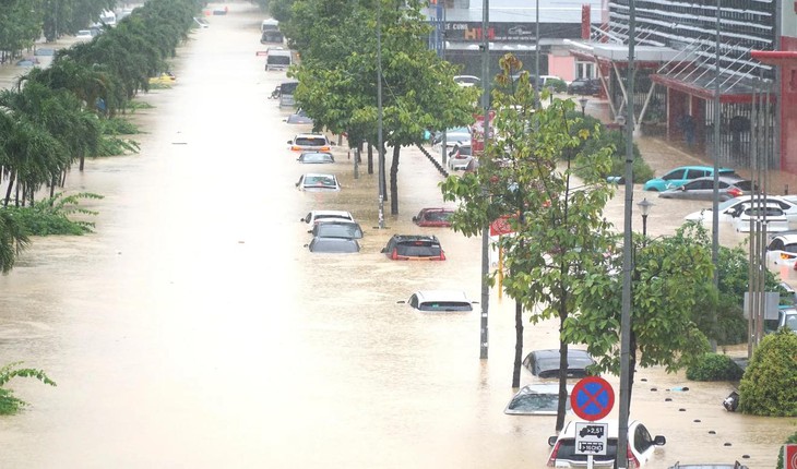 Mưa lớn ở miền Trung vẫn chưa dứt- Ảnh 2. Mưa lớn ở miền Trung vẫn chưa dứt- Ảnh 2.