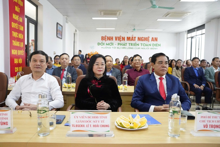 Tôn vinh tân Phó Giáo sư của ngành Y Nghệ An- Ảnh 1. Tôn vinh tân Phó Giáo sư của ngành Y Nghệ An- Ảnh 1.