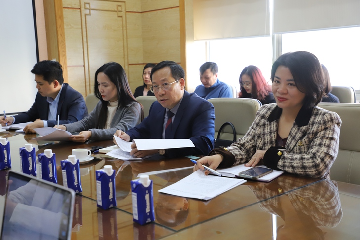 Thứ trưởng Bộ Y tế Lê Đức Luận tiếp đoàn Ngân hàng Phát triển Châu Á- Ảnh 1.