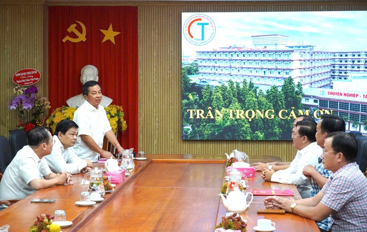 Lãnh đạo TP Cần Thơ thăm 2 bệnh nhân ghép thận từ người hiến chết não- Ảnh 1.