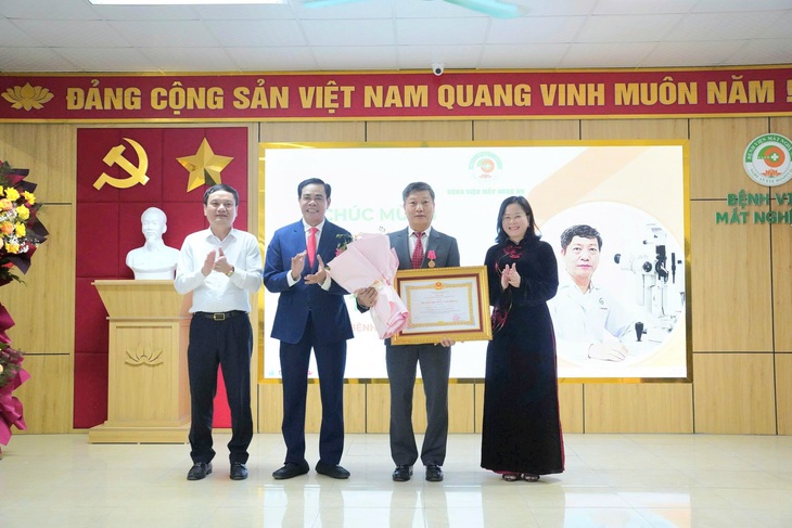 Tôn vinh tân Phó Giáo sư của ngành Y Nghệ An- Ảnh 2. Tôn vinh tân Phó Giáo sư của ngành Y Nghệ An- Ảnh 2.