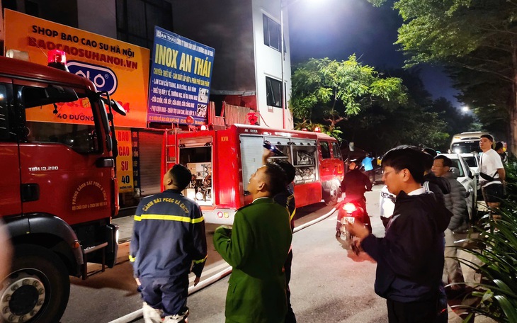 Cứu 5 người thoát đám cháy trong căn nhà trên phố Hà Nội
