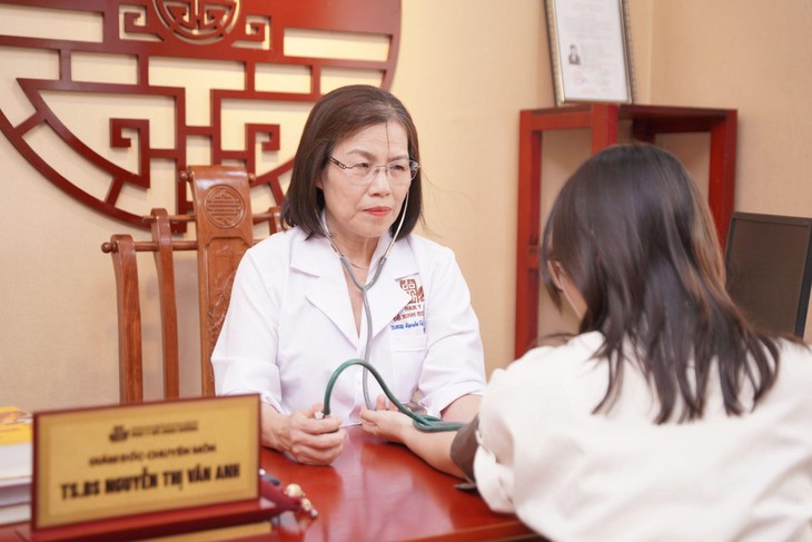 Chân dung nữ bác sĩ Đỗ Minh Đường hơn 40 năm chuyên tâm chữa bệnh bằng YHCT- Ảnh 1. Chân dung nữ bác sĩ Đỗ Minh Đường hơn 40 năm chuyên tâm chữa bệnh bằng YHCT- Ảnh 1.