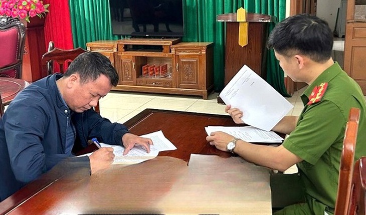 Khởi tố cựu cán bộ địa chính Ninh Bình tội nhận hối lộ hơn 27 triệu đồng- Ảnh 1.