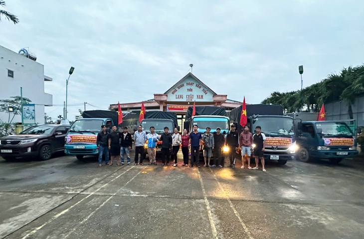 Vừa gượng dậy sau lũ, người dân lại san sẻ nghĩa tình hướng về vùng thiên tai- Ảnh 10.