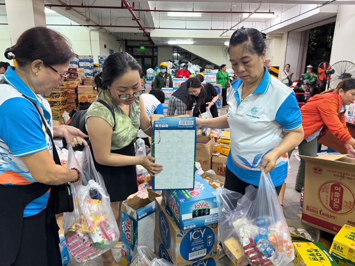 TPHCM kêu gọi quyên góp khẩn cấp hỗ trợ đồng bào vùng lũ - Ảnh 3.