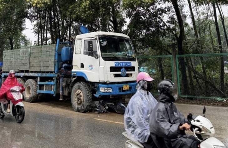 Tìm nhân chứng vụ tai nạn giao thông trên Đại lộ Thăng Long làm 1 người tử vong- Ảnh 1. Tìm nhân chứng vụ tai nạn giao thông trên Đại lộ Thăng Long làm 1 người tử vong- Ảnh 1.