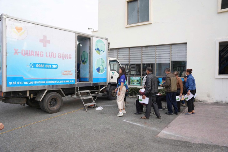 Khám sức khỏe, sàng lọc ung thư tiêu hóa cho hơn 1.000 người dân thành phố Cảng- Ảnh 7.