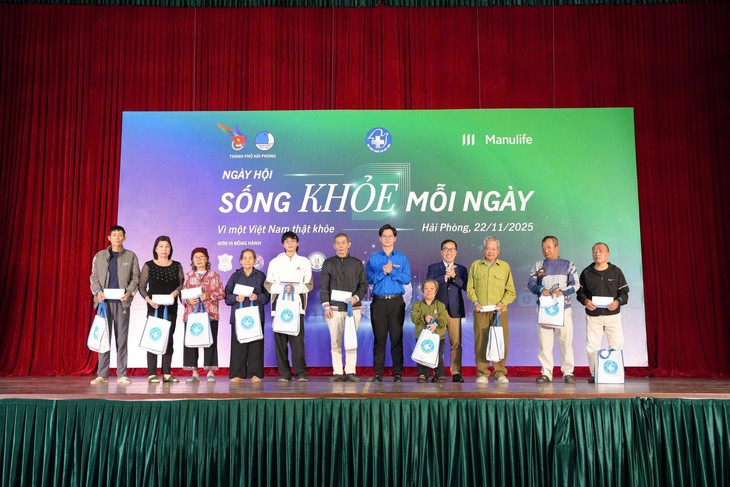 Khám sức khỏe, sàng lọc ung thư tiêu hóa cho hơn 1.000 người dân thành phố Cảng- Ảnh 10.