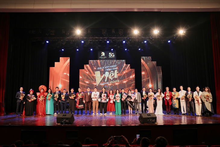 Gala Xếp hạng Tiếng hát Việt toàn cầu 2025: Đêm nhạc mãn nhãn, khép lại hành trình tìm kiếm tài năng âm nhạc Việt- Ảnh 2.
